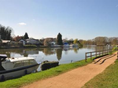 Louer Appartement Staines